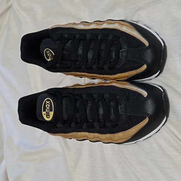 Air Max - Picture 2 of 3